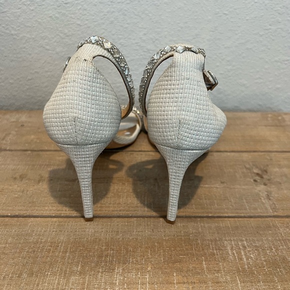 Badgley Mischka Campbell Silver Jeweled Sandal Ankle Strap High Heel Size 9 - Picture 7 of 9